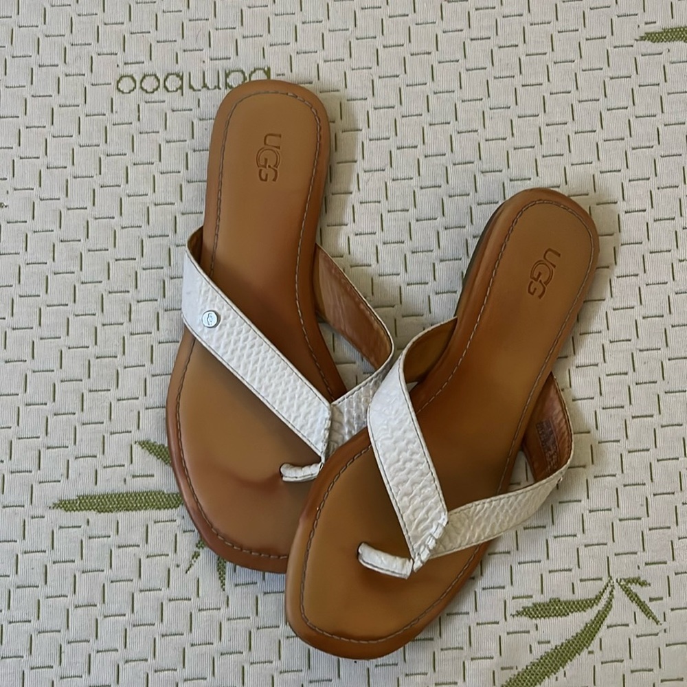Ugg flip flops